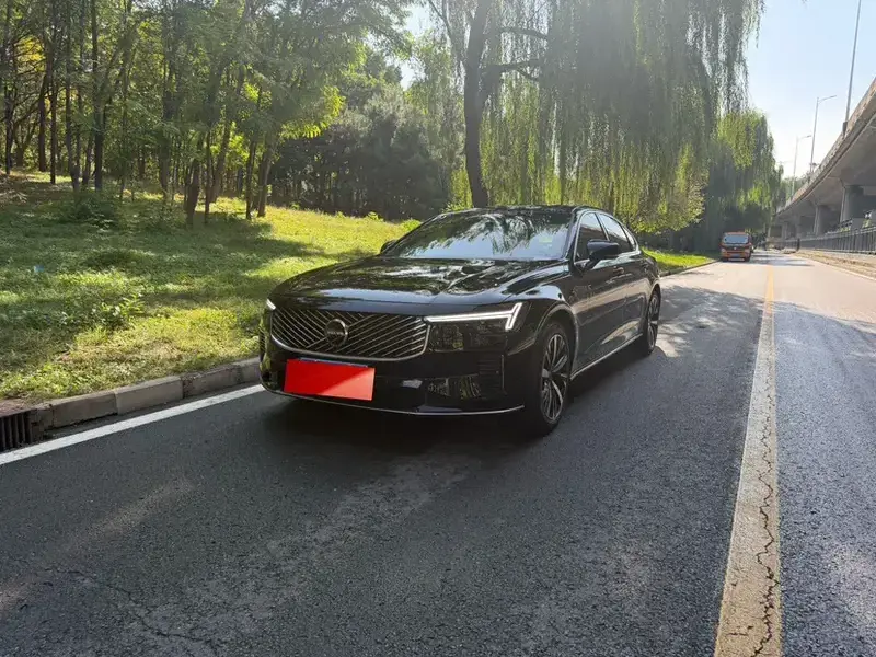 2026 Volvo S90 с пробегом 7 000 км