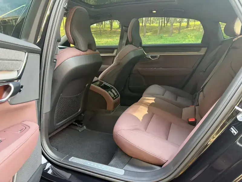 2026 Volvo S90 с пробегом 7 000 км