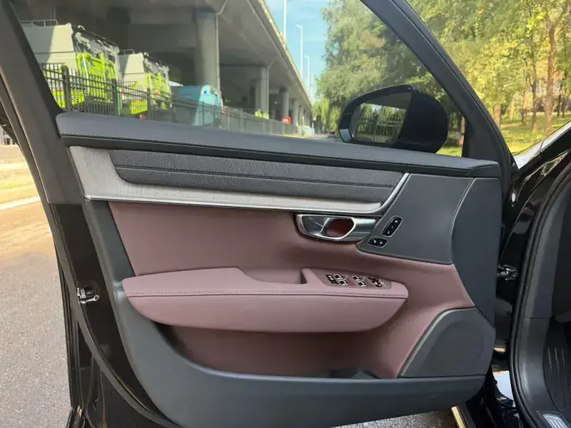 2026 Volvo S90 с пробегом 7 000 км