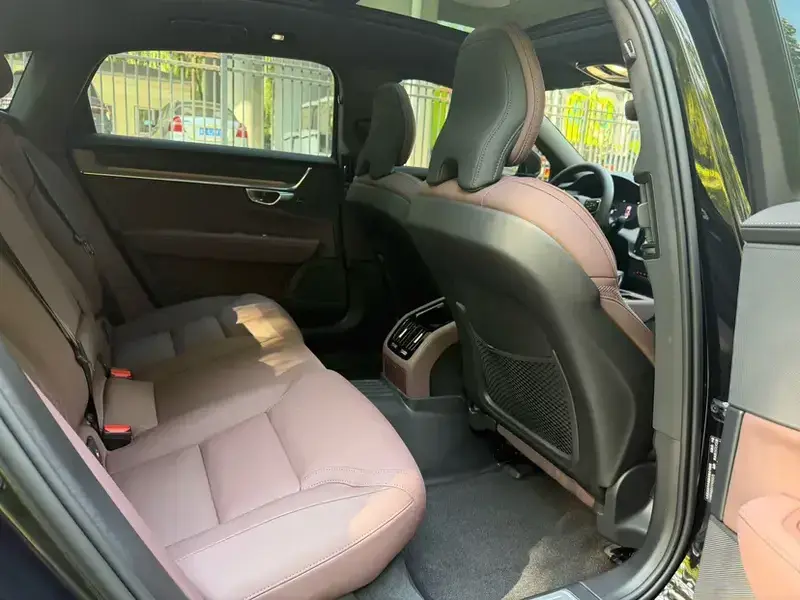 2026 Volvo S90 с пробегом 7 000 км
