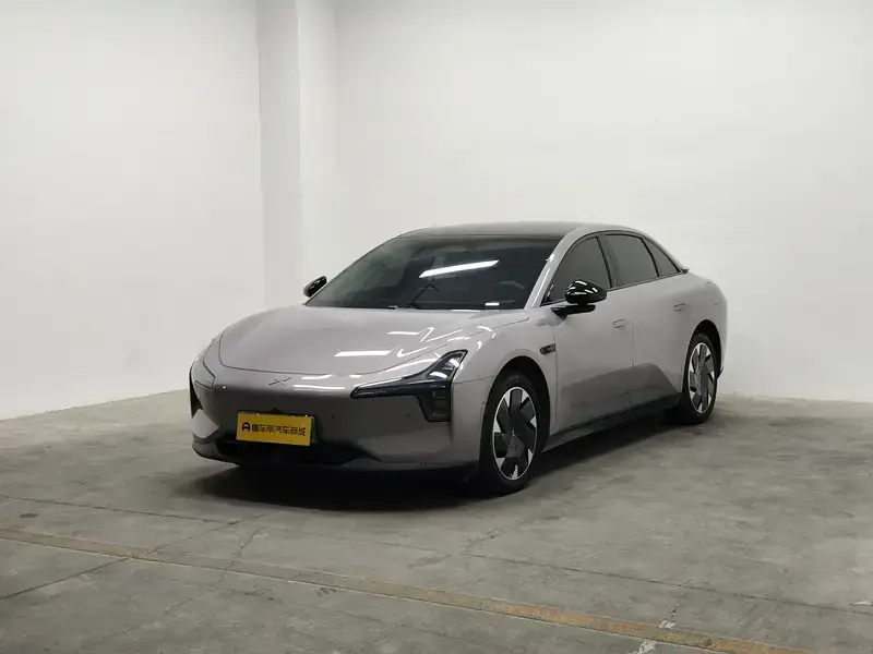 2025 Xpeng Mona M03 с пробегом 10 000 км