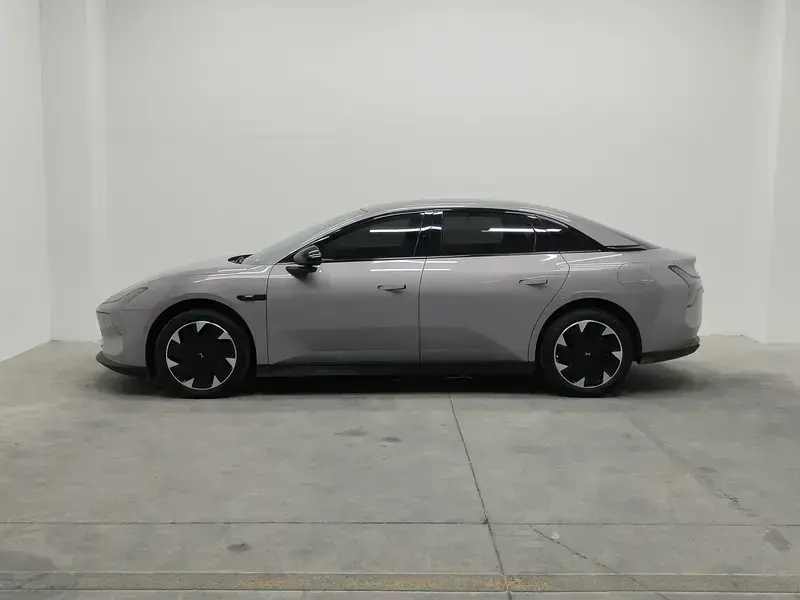 2025 Xpeng Mona M03 с пробегом 10 000 км