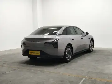 2025 Xpeng Mona M03 с пробегом 10 000 км