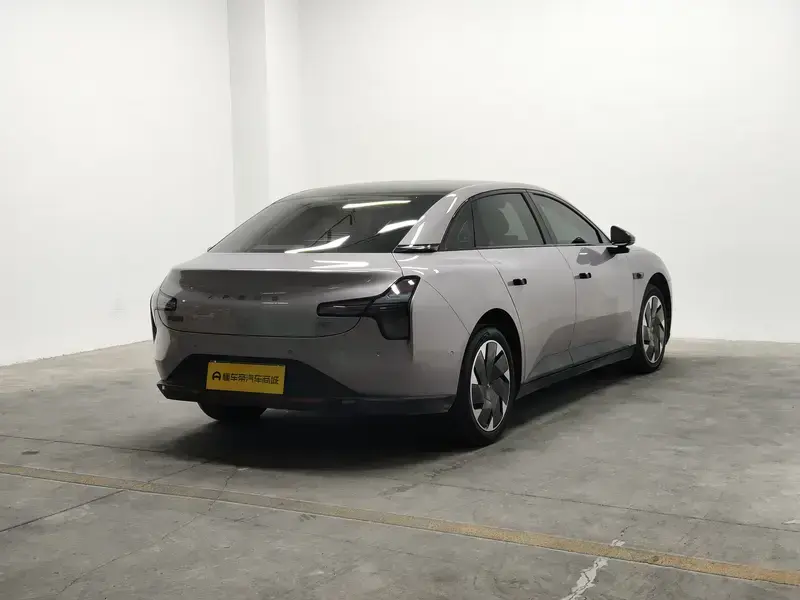 2025 Xpeng Mona M03 с пробегом 10 000 км