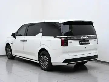 2024 Zeekr 009 с пробегом 49 700 км