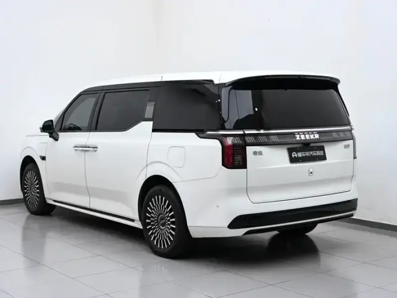 2024 Zeekr 009 с пробегом 49 700 км