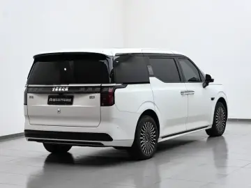 2024 Zeekr 009 с пробегом 49 700 км