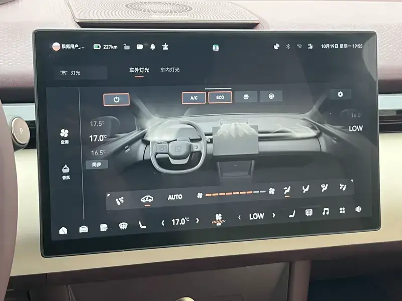 2025 Zeekr X с пробегом 5 700 км