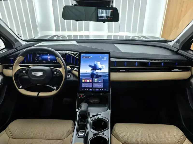 2023 Geely Boyue L с пробегом 54 000 км