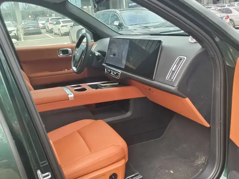 2025 Li Auto (Lixiang) L6 с пробегом 13 500 км