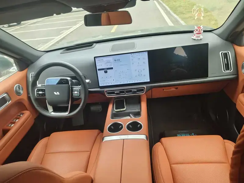 2025 Li Auto (Lixiang) L6 с пробегом 13 500 км