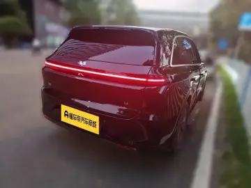 2024 Li Auto (Lixiang) L6 с пробегом 14 500 км