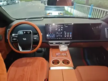2024 Li Auto (Lixiang) L6 с пробегом 14 500 км