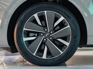 2025 Li Auto (Lixiang) L6 с пробегом 7 800 км