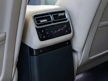 2025 Li Auto (Lixiang) L6 с пробегом 7 800 км
