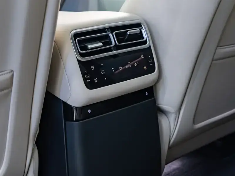 2025 Li Auto (Lixiang) L6 с пробегом 7 800 км