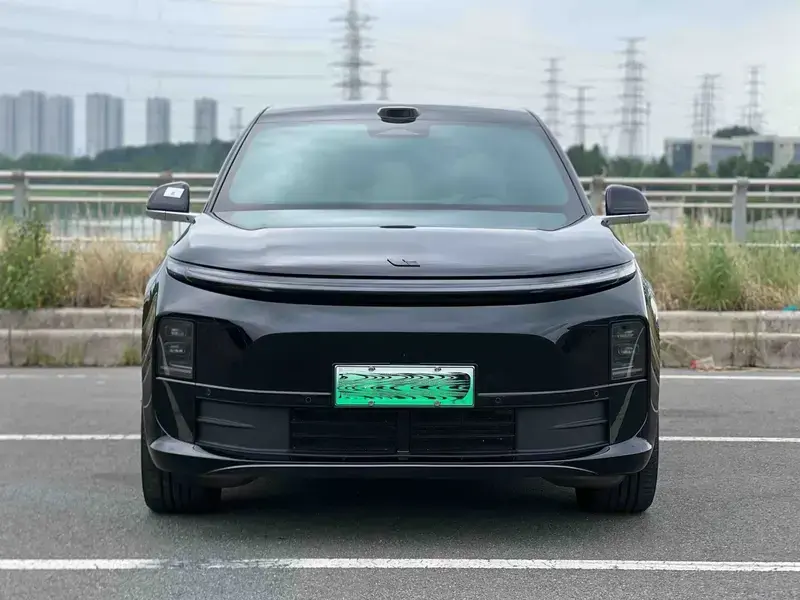 2025 Li Auto (Lixiang) L6 с пробегом 27 000 км