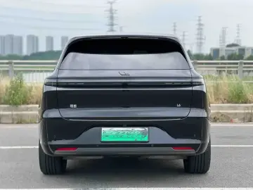 2025 Li Auto (Lixiang) L6 с пробегом 27 000 км
