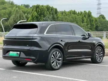 2025 Li Auto (Lixiang) L6 с пробегом 27 000 км