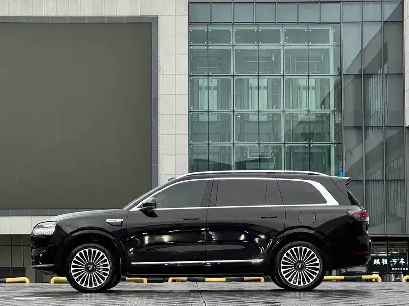 2025 Aito M9 с пробегом 25 000 км