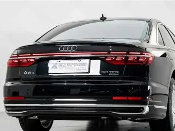 2025 Audi A8 с пробегом 2 400 км