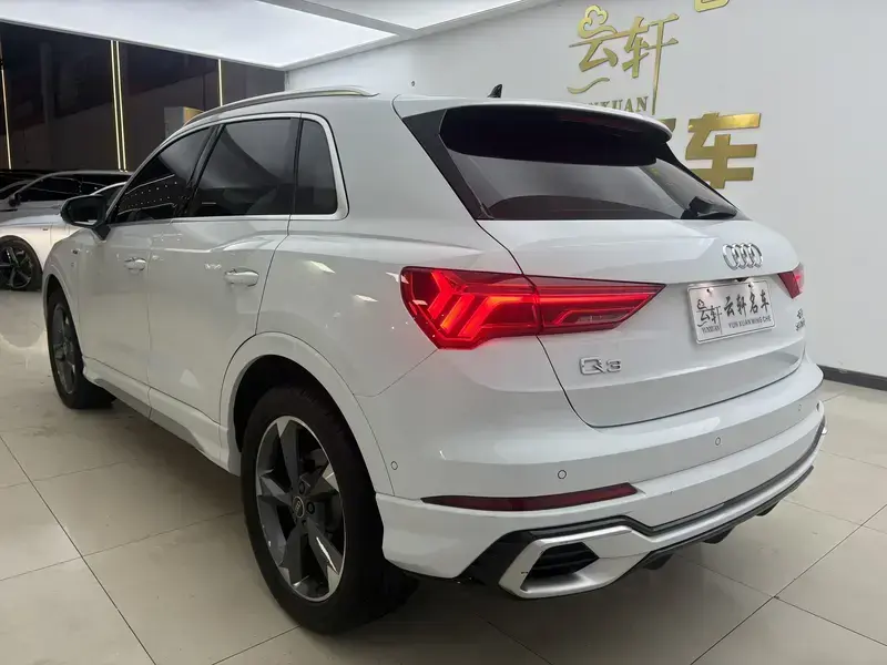 2024 Audi Q3 с пробегом 20 800 км