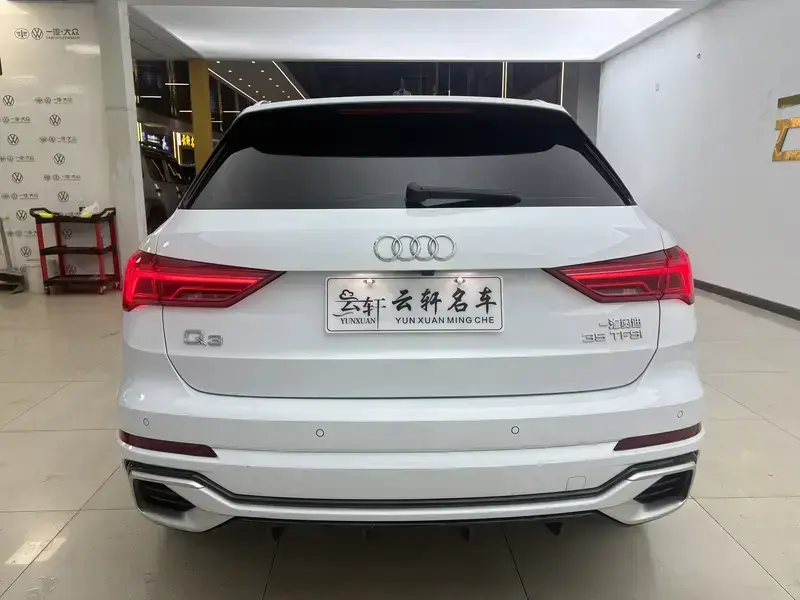 2024 Audi Q3 с пробегом 20 800 км