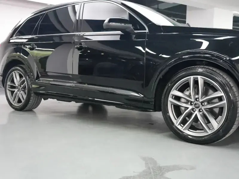 2024 Audi Q7 с пробегом 14 500 км
