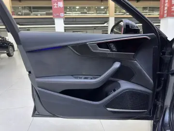 2021 Audi S4 с пробегом 63 000 км