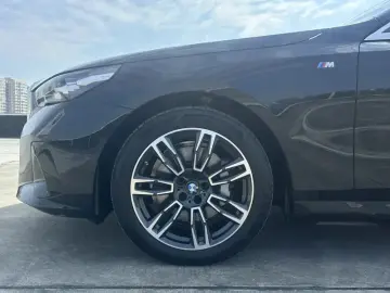 2024 BMW 5 серии с пробегом 26 000 км