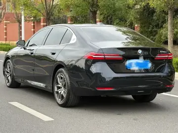 2025 BMW 5 серии с пробегом 11 000 км