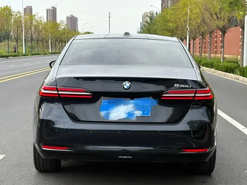 2025 BMW 5 серии с пробегом 11 000 км