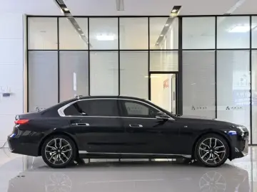 2023 BMW 7 серии с пробегом 40 000 км