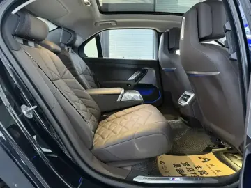 2023 BMW 7 серии с пробегом 40 000 км