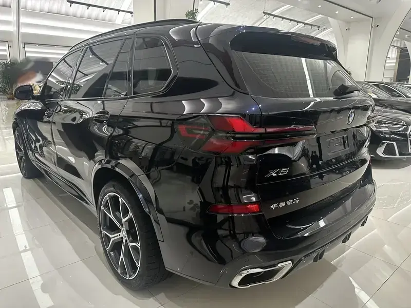 2025 BMW X5 с пробегом 10 000 км