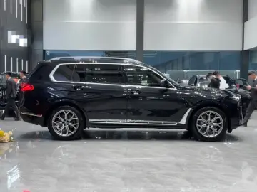 2023 BMW X7 с пробегом 40 000 км