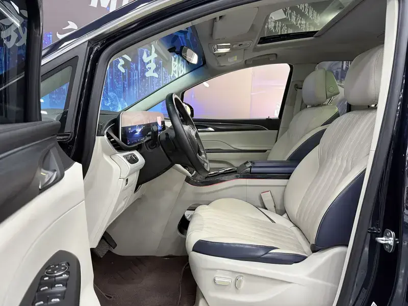 2023 Buick GL8 с пробегом 26 000 км