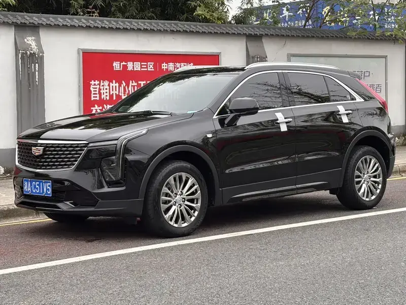2024 Cadillac XT4 с пробегом 11 000 км