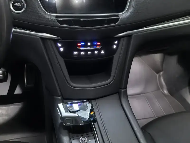 2022 Cadillac XT5 с пробегом 49 000 км