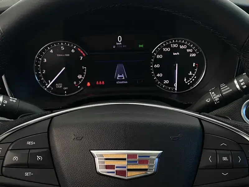 2022 Cadillac XT5 с пробегом 63 600 км