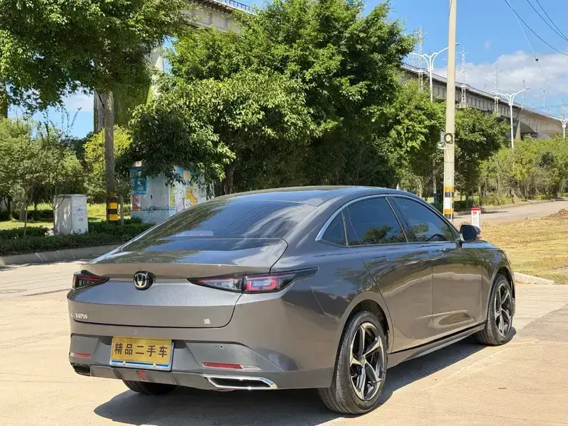 2025 Changan Eado с пробегом 20 000 км
