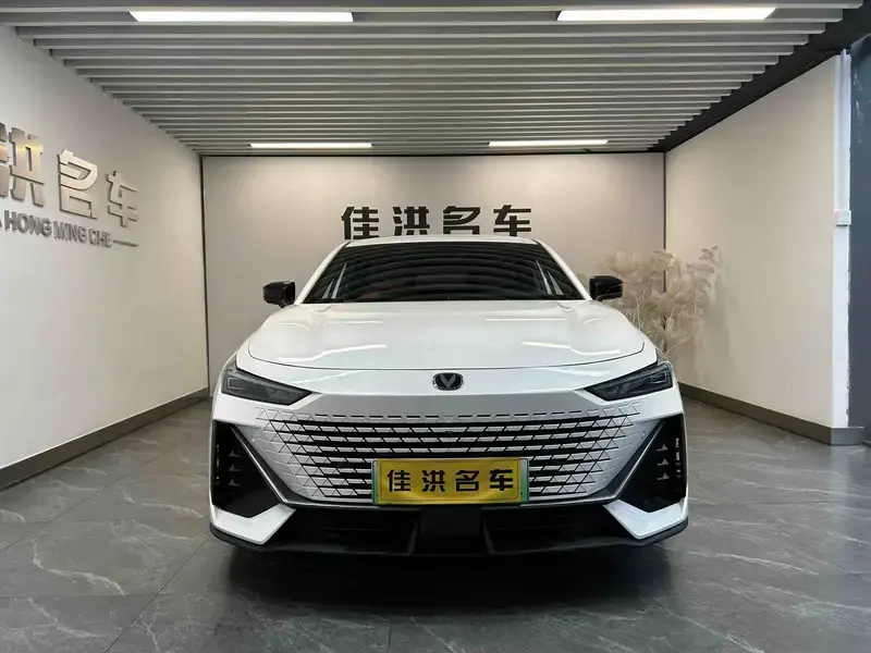 2023 Changan UNI-V с пробегом 29 000 км