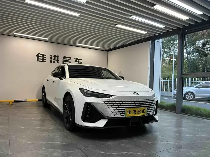 2023 Changan UNI-V с пробегом 29 000 км