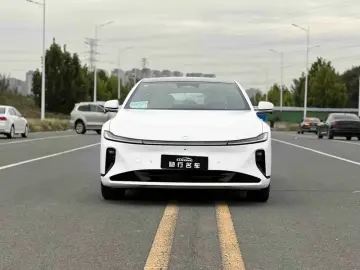 2025 Changan Qiyuan A07 с пробегом 100 км