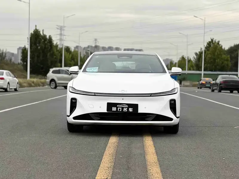 2025 Changan Qiyuan A07 с пробегом 100 км
