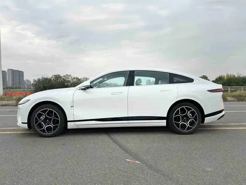 2025 Changan Qiyuan A07 с пробегом 100 км