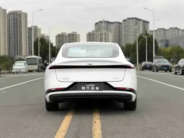 2025 Changan Qiyuan A07 с пробегом 100 км