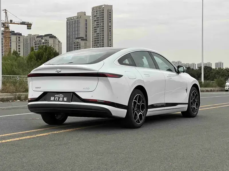 2025 Changan Qiyuan A07 с пробегом 100 км