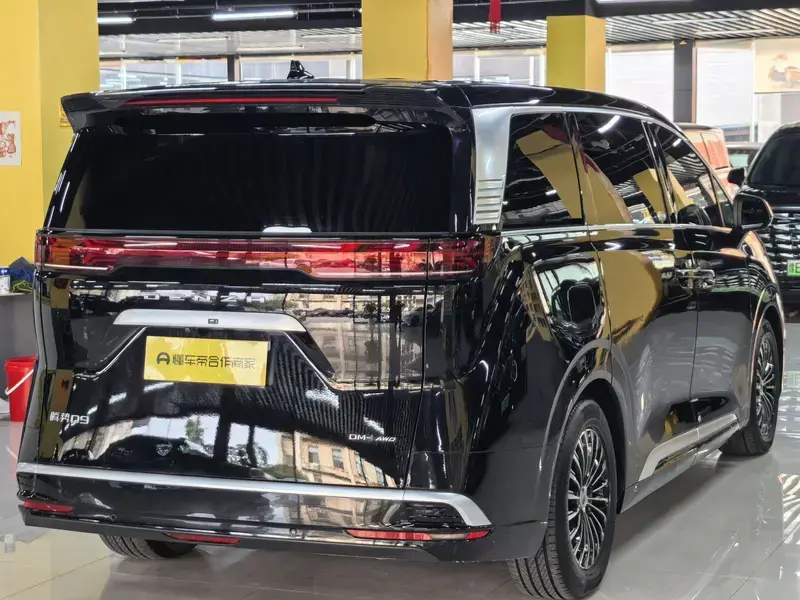 2022 Denza D9 с пробегом 45 000 км