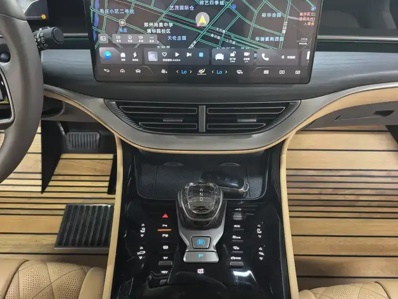 2022 Denza D9 с пробегом 45 000 км